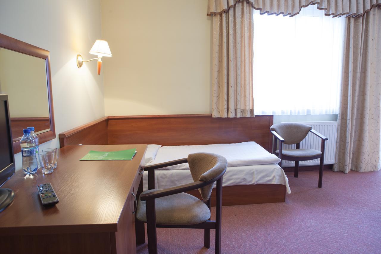 מאסלוב Hotel Przedwiosnie מראה חיצוני תמונה