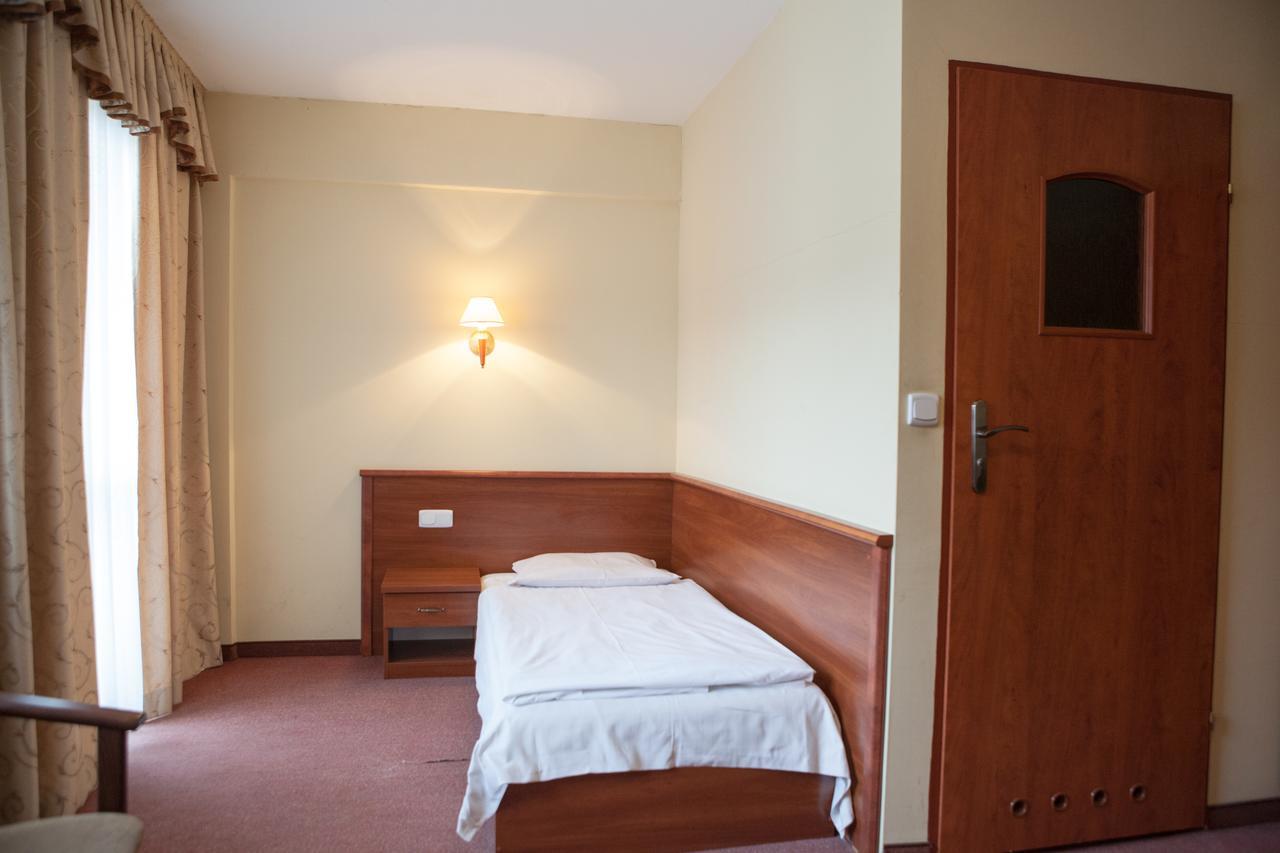 מאסלוב Hotel Przedwiosnie מראה חיצוני תמונה